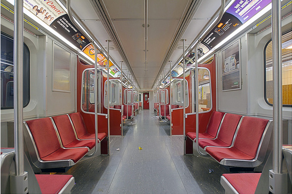 Hình ảnh tàu điện ngầm ở Toronto, Canada