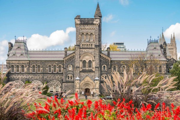 Trường đại học Toronto - Top 5 ngôi trường chất lượng nhất Canada