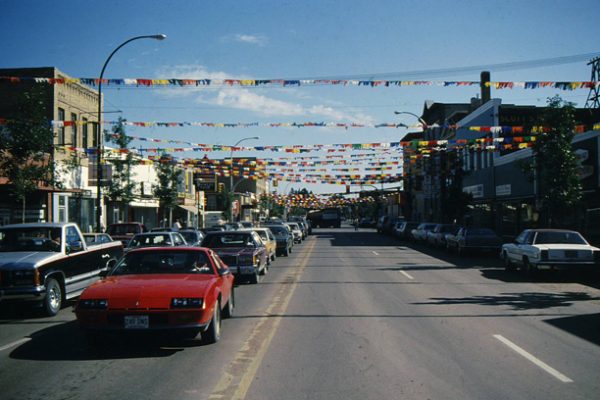 Theo điều tra dân số năm 1996 của Canada thì Ukraina chính là nhóm dân tộc đông nhất ở Dauphin.