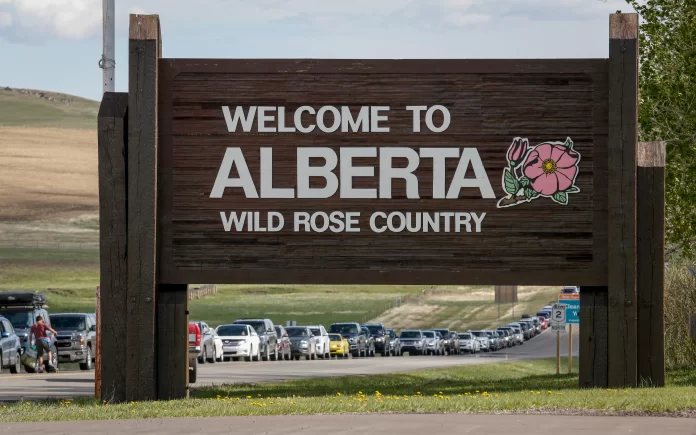 Alberta dỡ bỏ các quy định hạn chế đối với người lao động nước ngoài