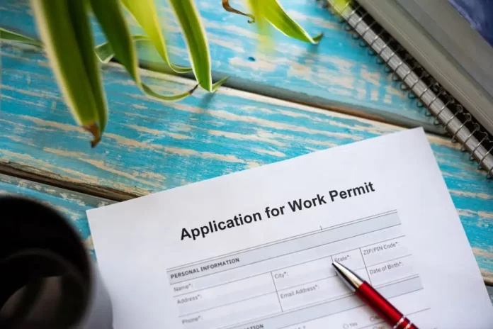 Cách gia hạn giấy phép lao động (Work Permit Canada)